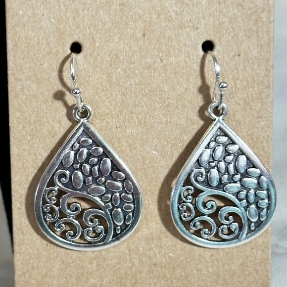 2/$20 Silver tone water droplet 1/2 filigree & 1/2 pebbled hook earrings NWOT - Picture 3 of 11